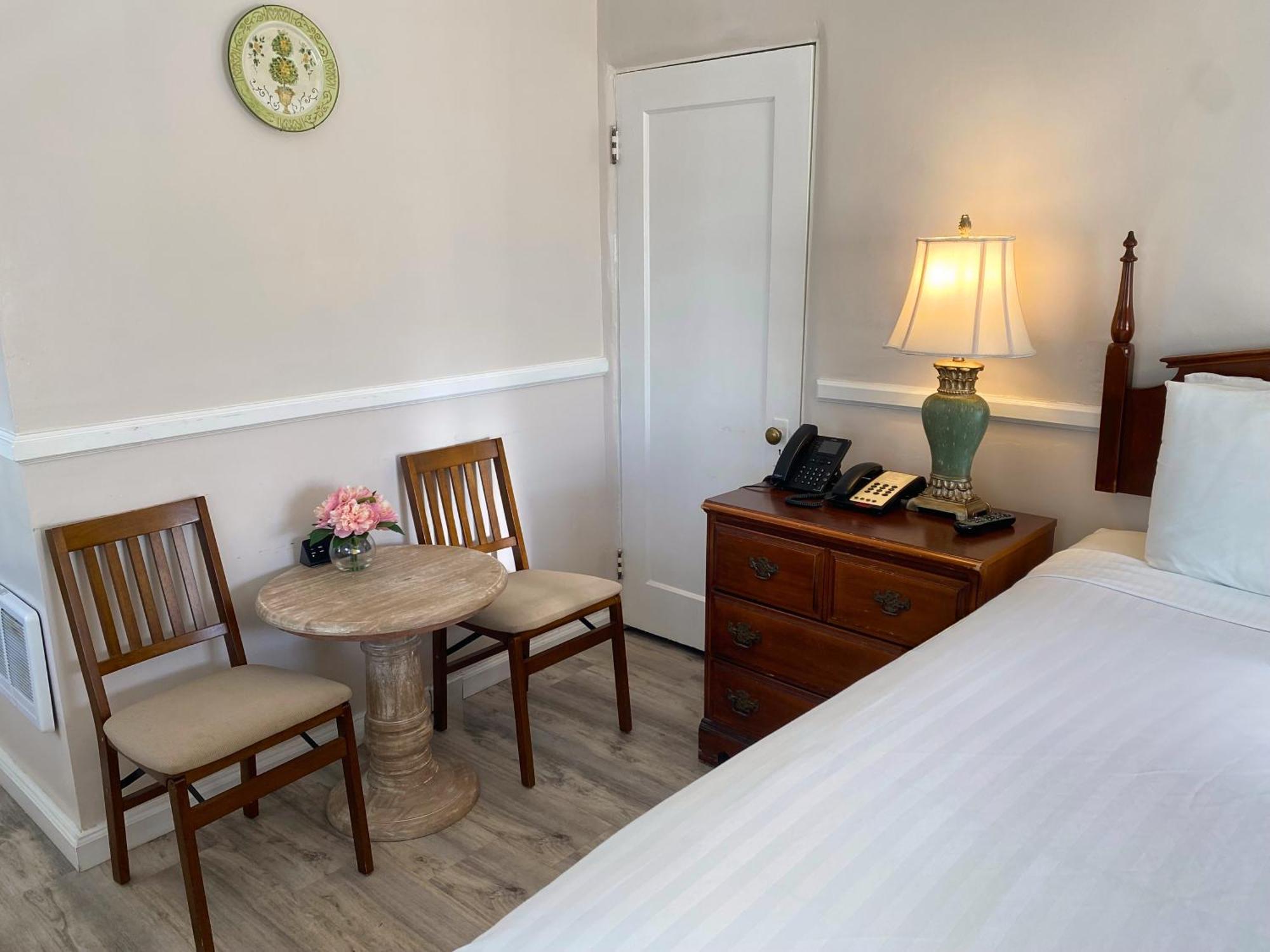 Carmel Green Lantern Inn ภายนอก รูปภาพ