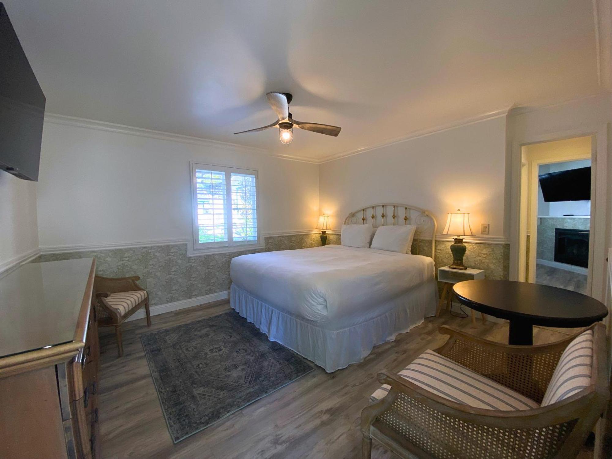 Carmel Green Lantern Inn ภายนอก รูปภาพ