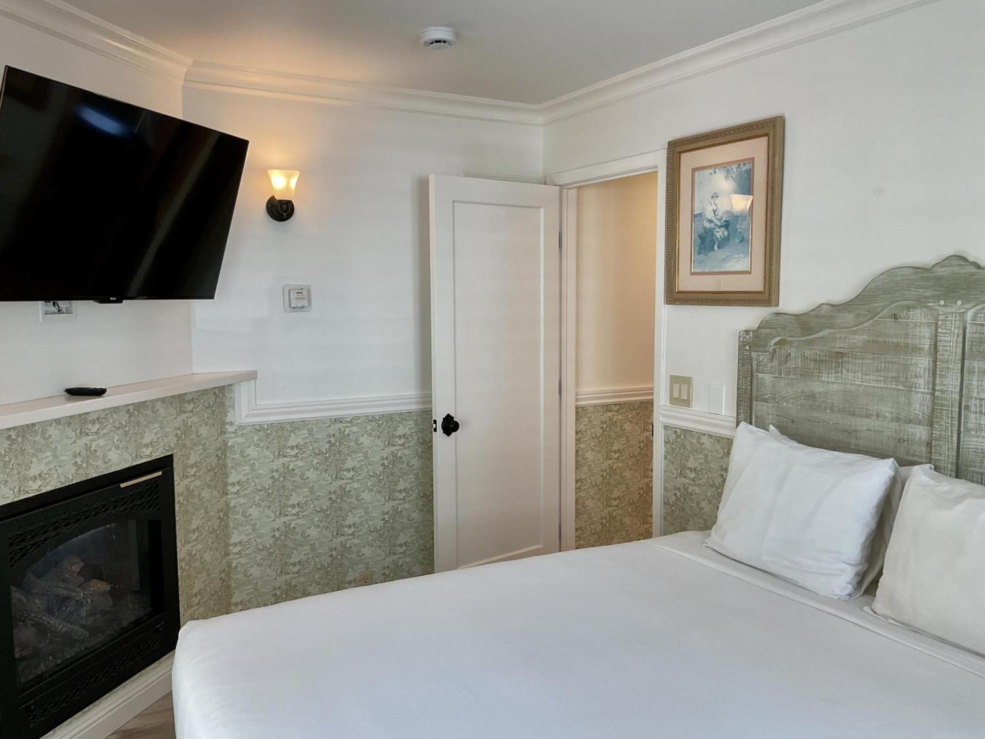 Carmel Green Lantern Inn ภายนอก รูปภาพ